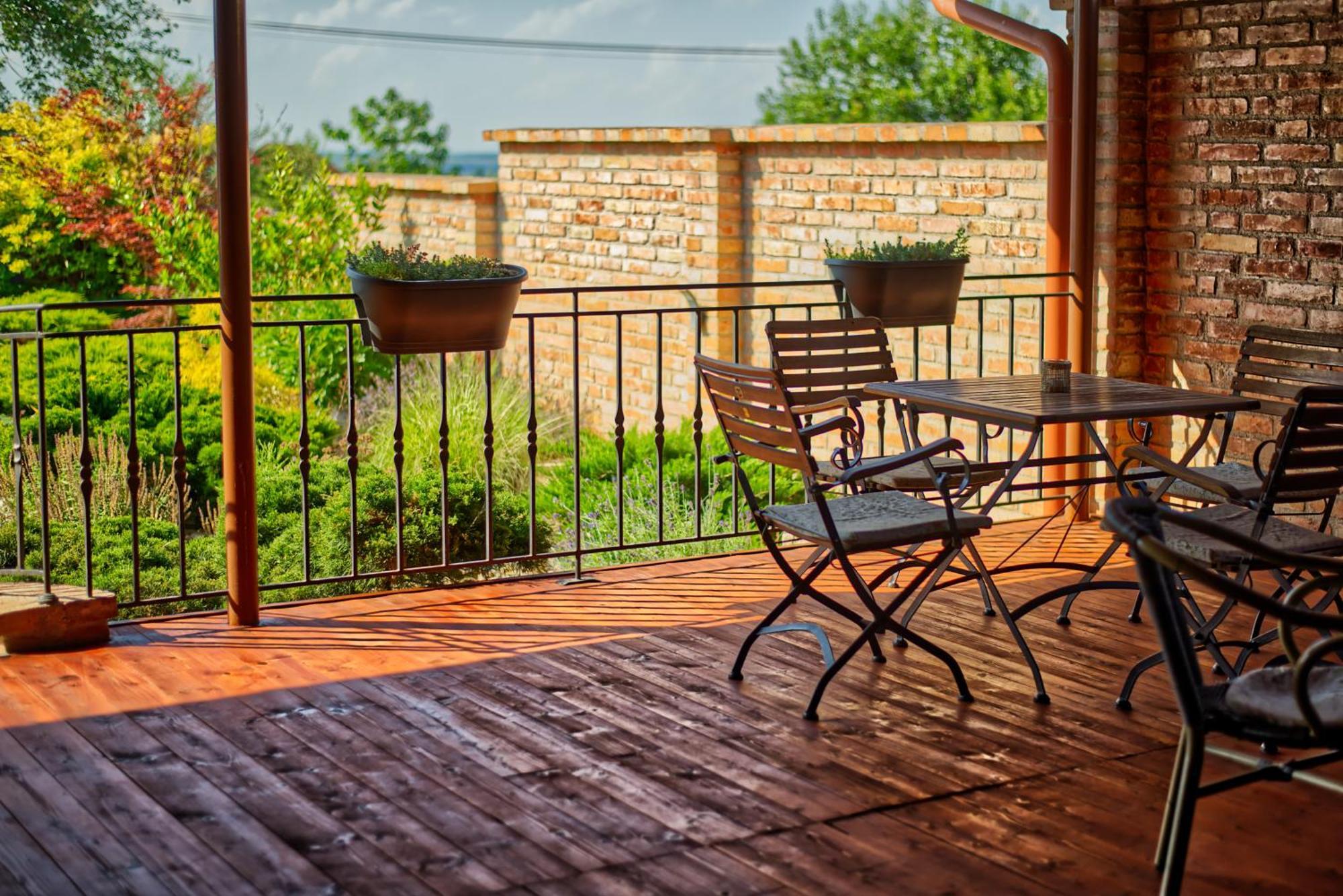 Penzion Vinarstvi Cervinka Horní Vestonice Exterior foto