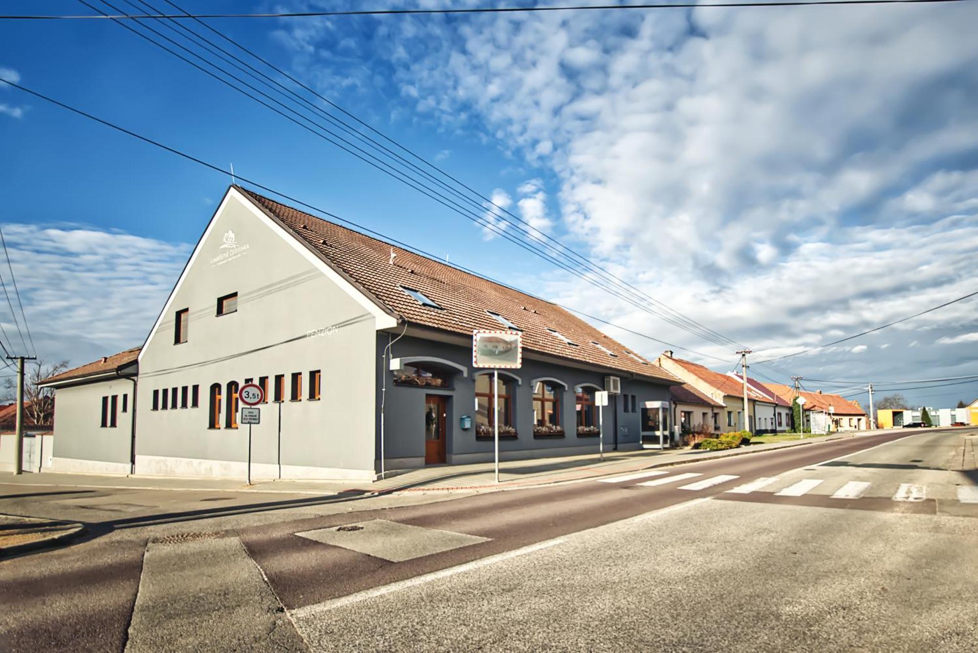Penzion Vinarstvi Cervinka Horní Vestonice Exterior foto